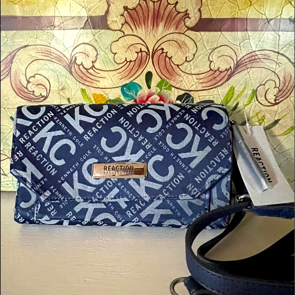 REACTION by Kenneth Cole Crossbody Wallet